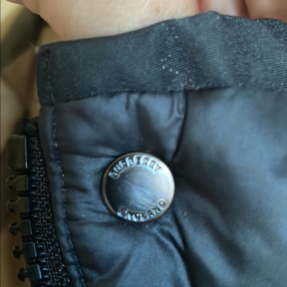 Authentic Burberry Puffer Coat - Picture 5 of 6